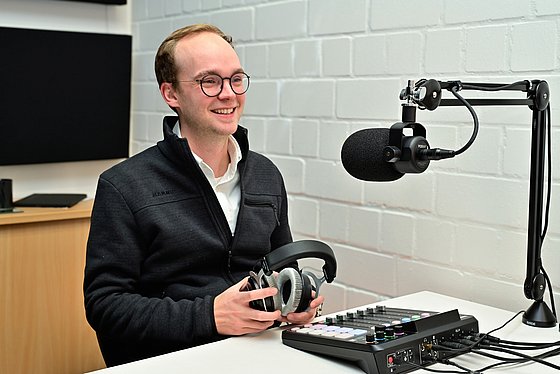 Max Buchmüller  bei der Podcastaufnahme